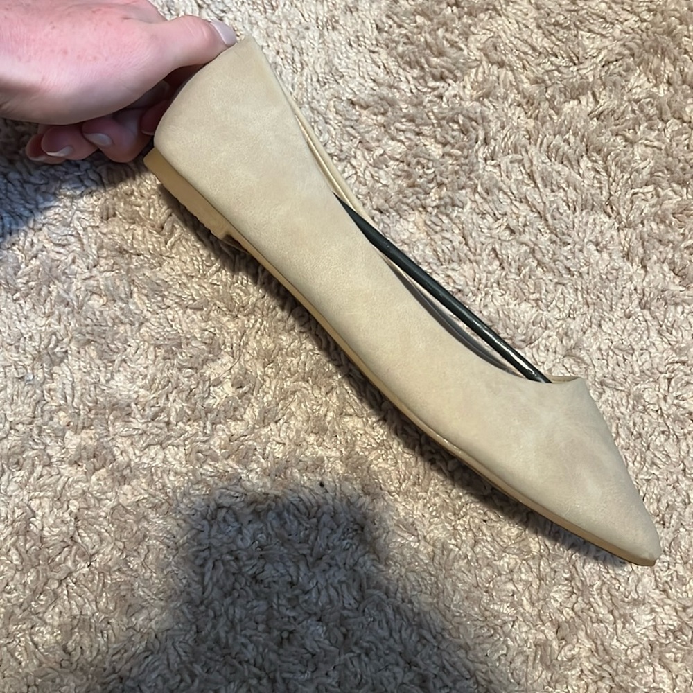 Size 8.5 Tan Flats - Bella Marie
